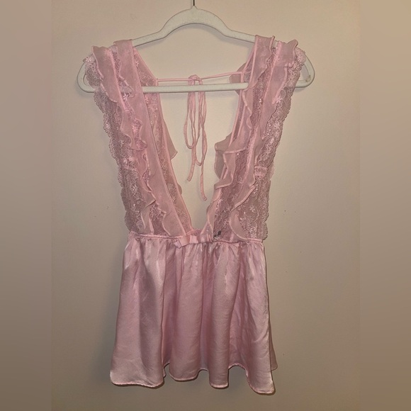 VICTORIA’S SECRET Lace Top - Picture 1 of 3